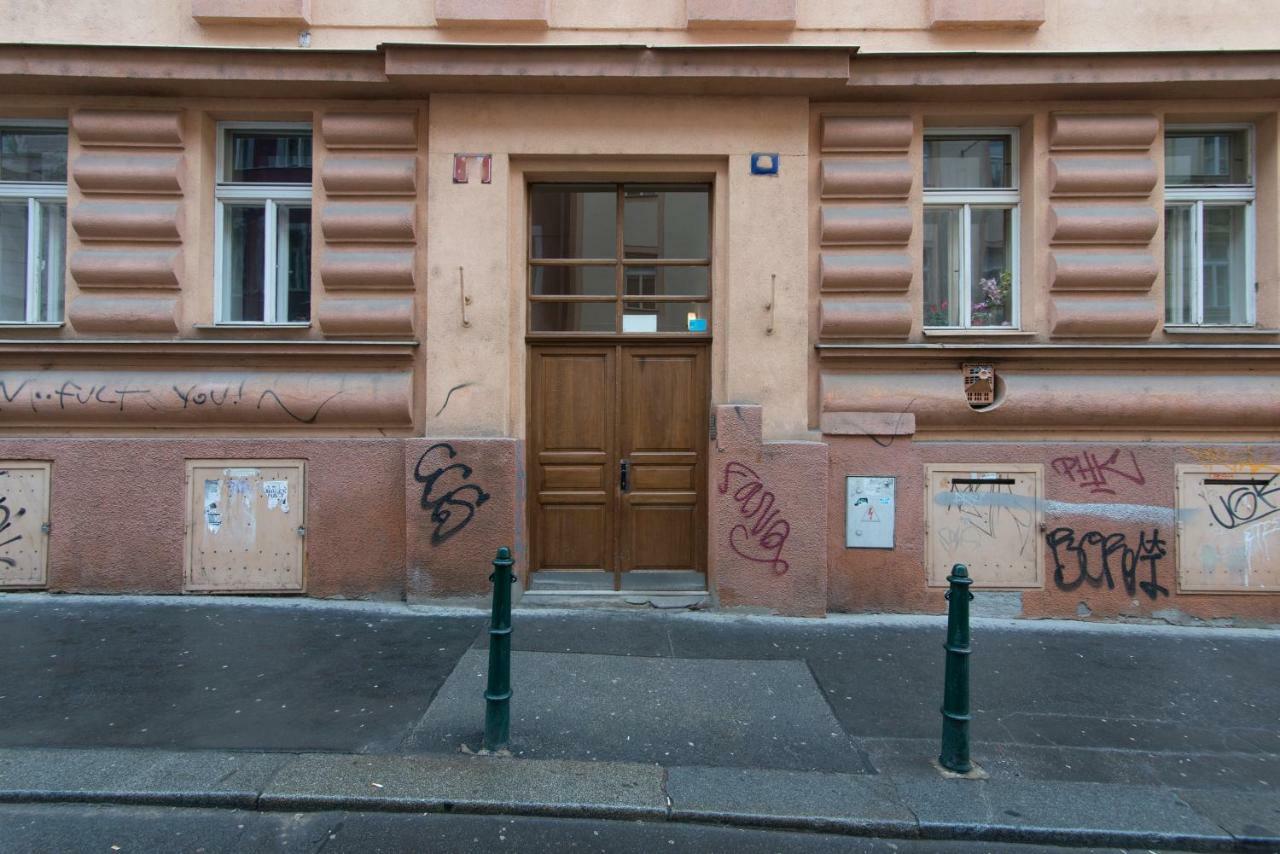 Spacious Near Wenceslas Square Appartamento *